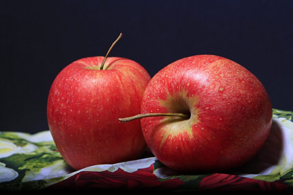 apples, red, pair-1506119.jpg